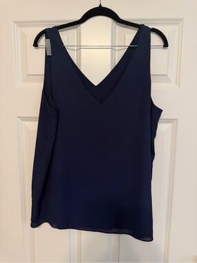 Lilly Pulitzer Women's V-Neck Navy straight hem top